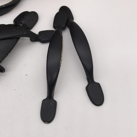 Metal Cabinet Handle’s Quantity (9) - Picture 2 of 5